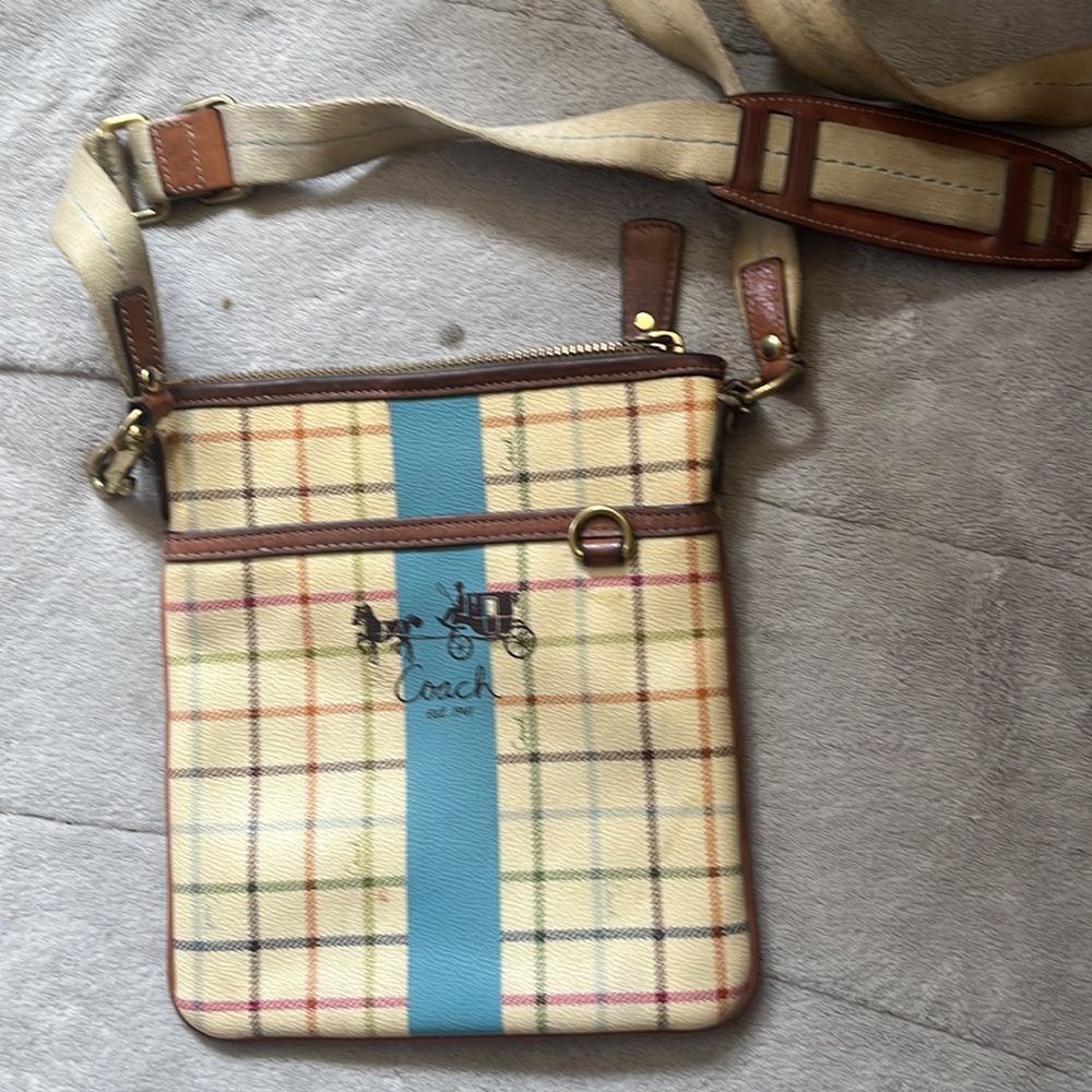 Vintage crossbody Coach horse and carriage bag, normal wear. - Picture 4 of 5